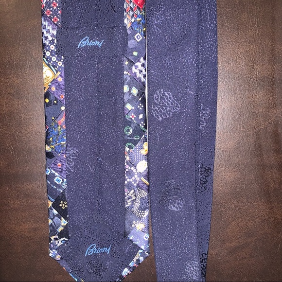 Beautiful Handmade Brioni Tie - Picture 8 of 15
